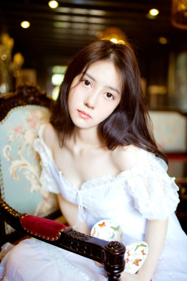 我相信，真正在乎我的人是不会被别人抢走的，无论是友情，还是爱情。——三毛