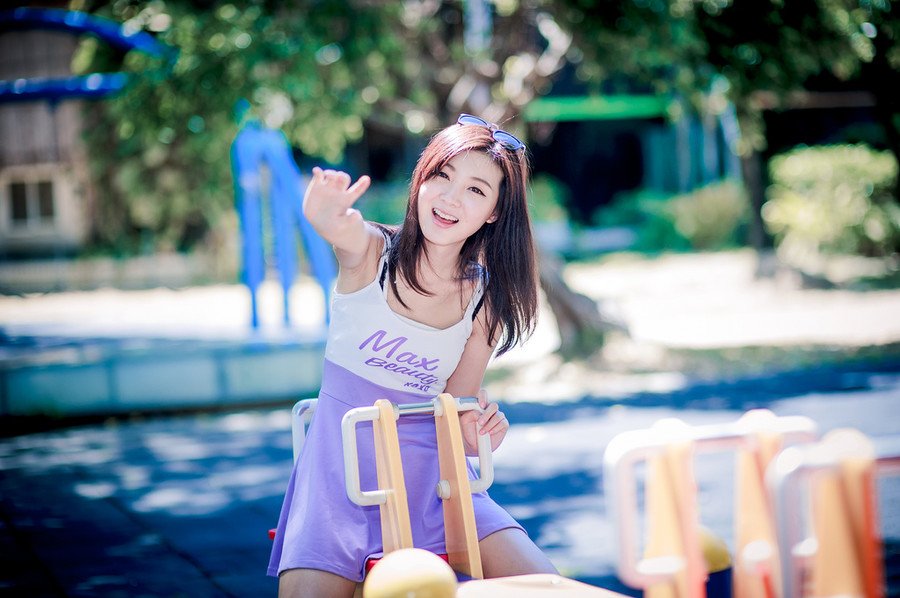 “若是招降张任的话，我倒有一计。”法正坐在庞统身侧，想了想，突然微笑道。